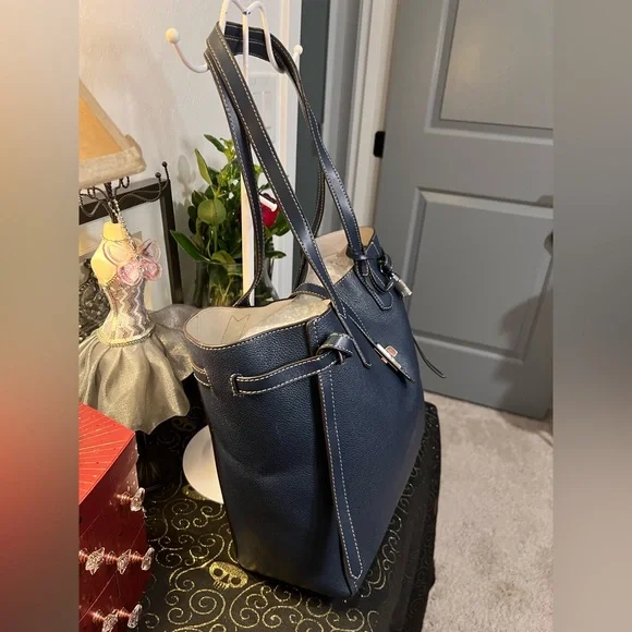 Michael Kors Navy Blue Tote Bag - Picture 11 of 16